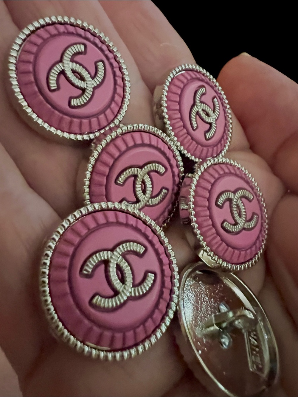 (Set of 6/20mm)Logo style FushiaEnamel🤩 SilverAlloy/Shankback Buttons/beautiful
